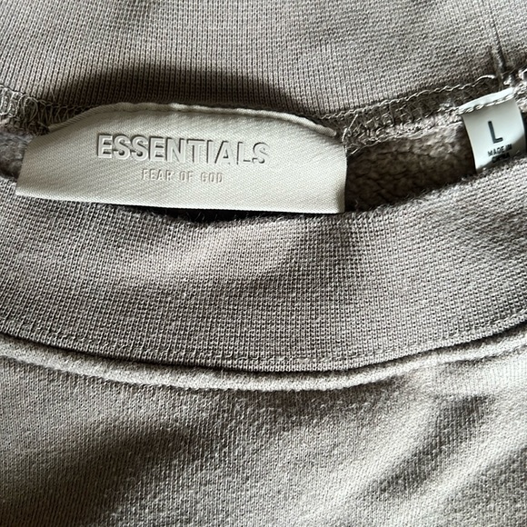Essentials Fear of God Crewneck - Picture 2 of 3
